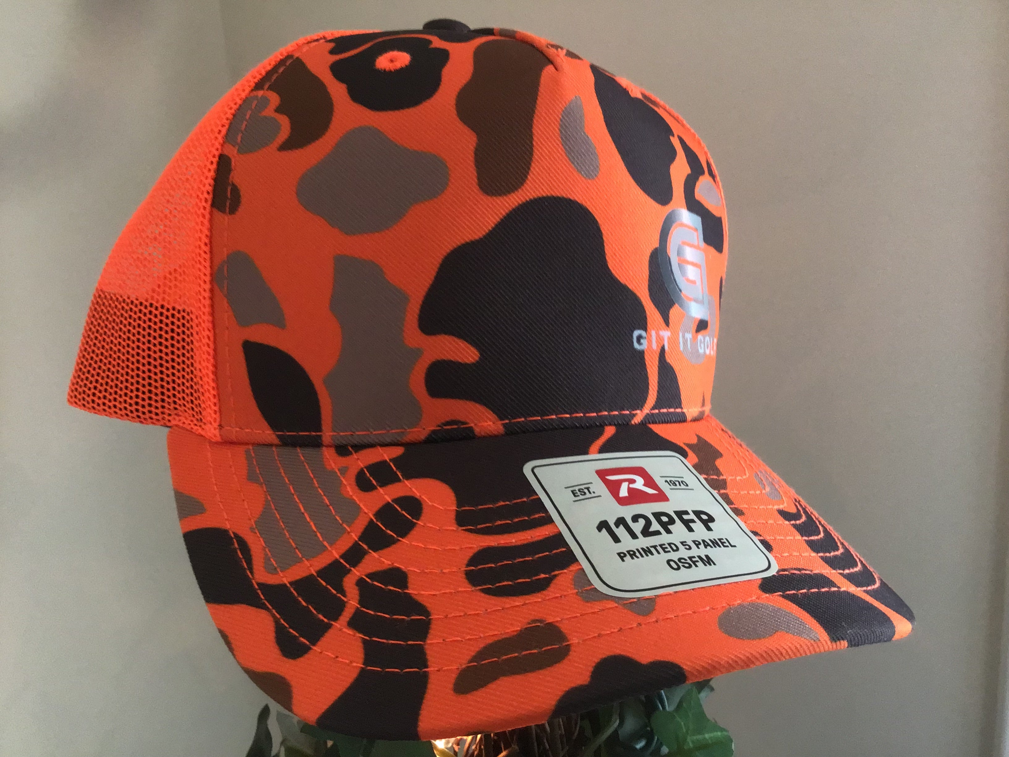 Git It Golf Trucker Hat — Men's Vintage Mesh Golf Cap